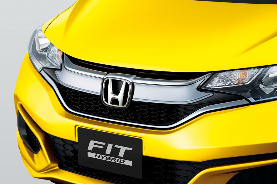 Детали экстерьера Honda Fit Hybrid Cross Style 2017 года  (JP) (фото 2 из 3)